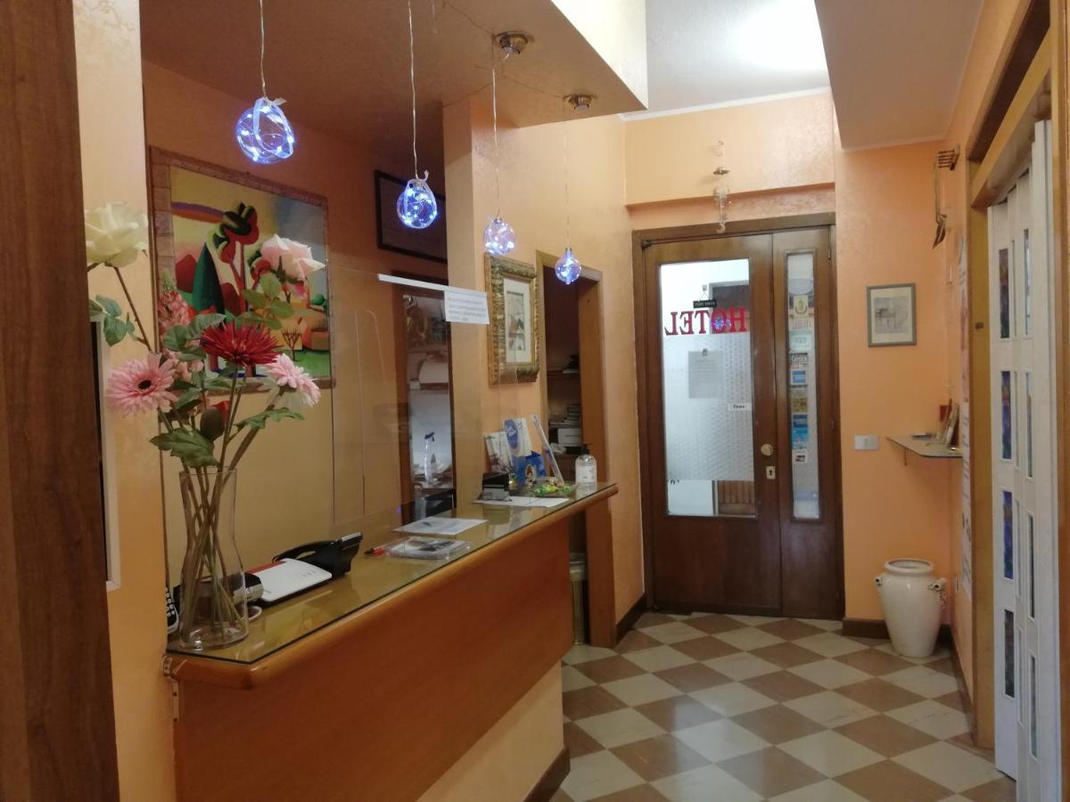 Albergo Roma Ланчано Екстериор снимка