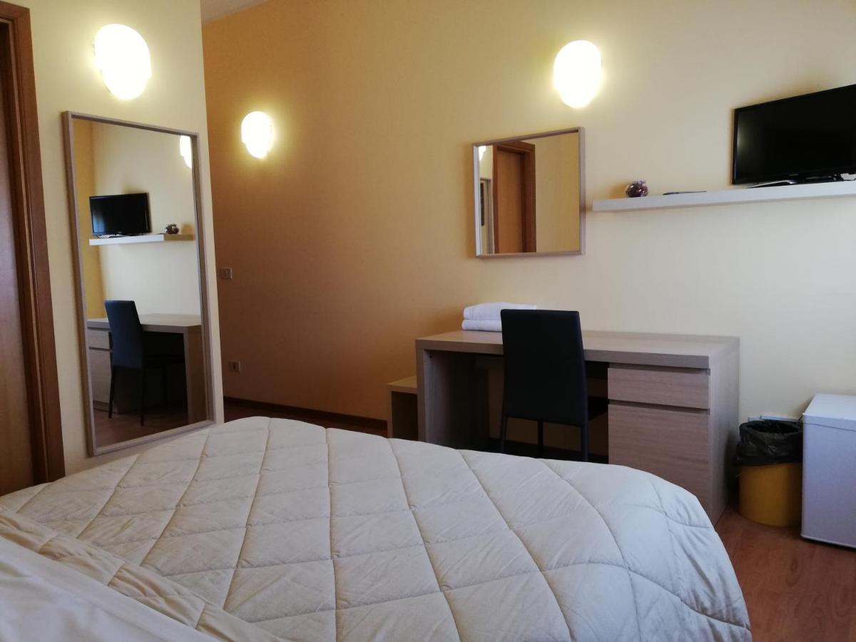 Albergo Roma Ланчано Екстериор снимка